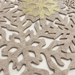 Sottopiatto in pannolencio intagliato a fiocchi oro